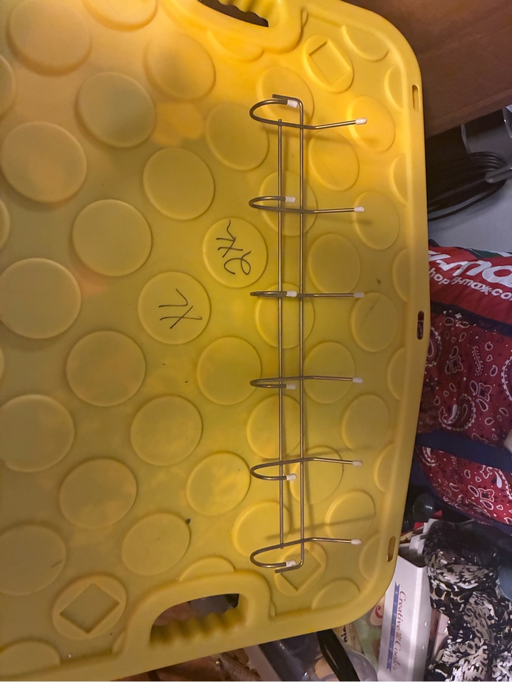 6-Hook Metal Rack in Yellow